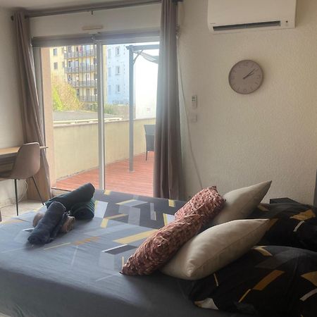 Studio Climatise Et Grande Terrasse Tarbes Centre Dış mekan fotoğraf