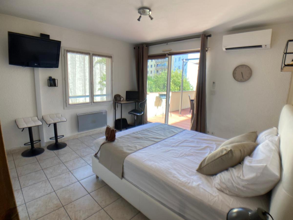 Studio Climatise Et Grande Terrasse Tarbes Centre Dış mekan fotoğraf