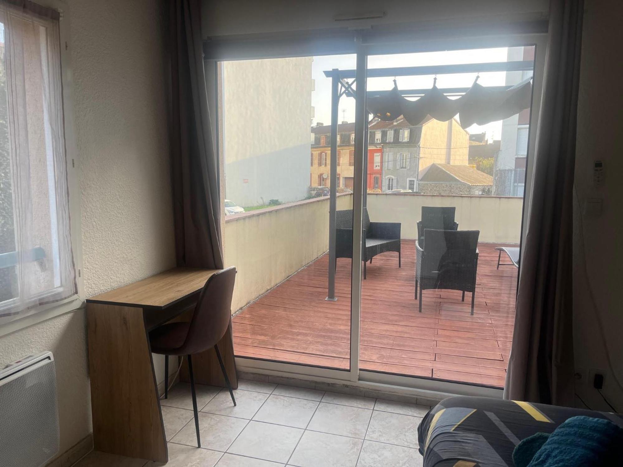Studio Climatise Et Grande Terrasse Tarbes Centre Dış mekan fotoğraf