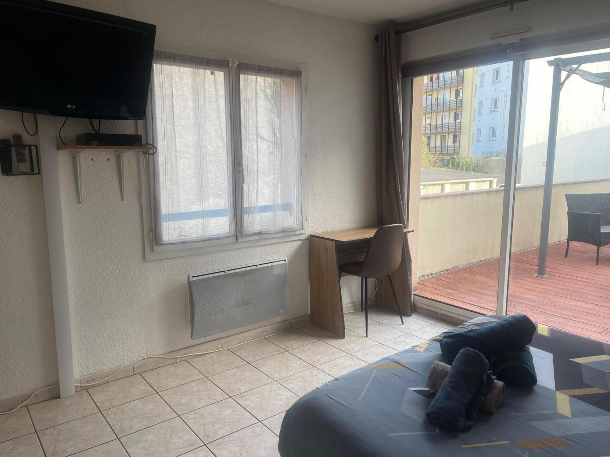 Studio Climatise Et Grande Terrasse Tarbes Centre Dış mekan fotoğraf